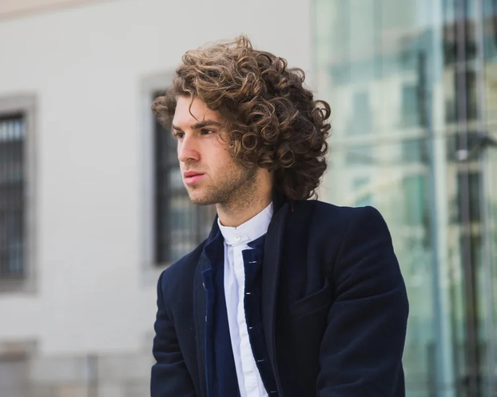 27 Professional Men’s Haircuts for Modern Businessmen 35 Curly Fringe