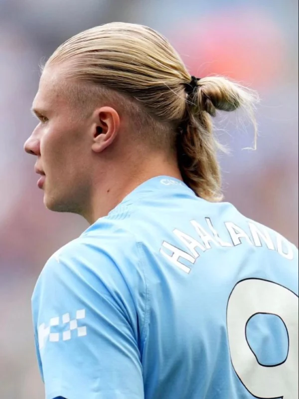 29 Trending Soccer Player Haircuts for a Sporty Look 16 Erling Braut Haaland Haircut_ Ponytail