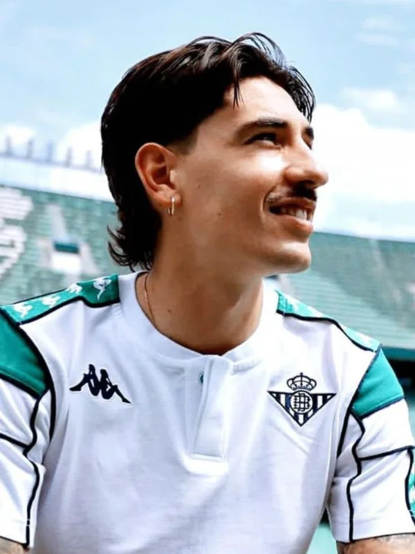 29 Trending Soccer Player Haircuts for a Sporty Look 24 Héctor Bellerín – Middle Part Mullet